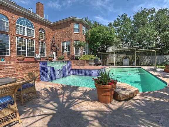 Room to entertain- in the water or out!