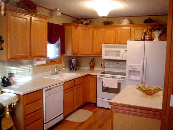Kitchen w/ newer appliances & hardwood floors.