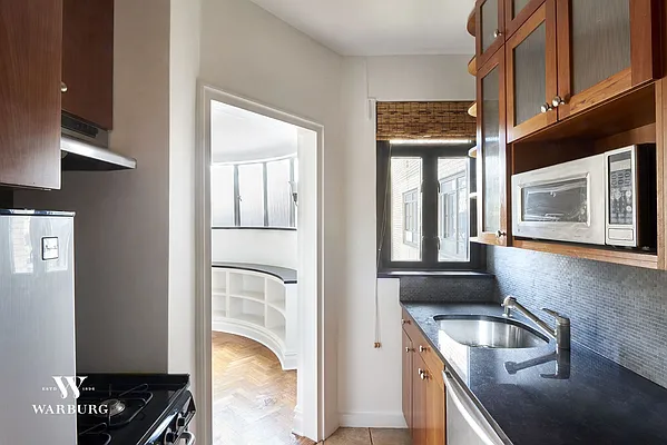 Sold by Warburg | media 5