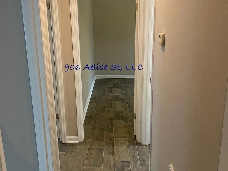 906 Aelise St — Photo 7