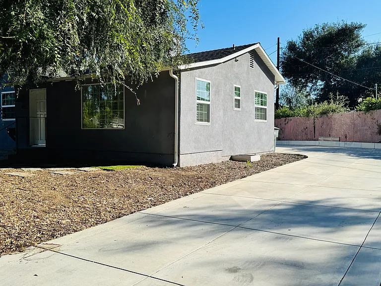 825 N Pasadena Ave — Photo 4