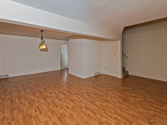 3rd image of 1375 Belvoir Mews