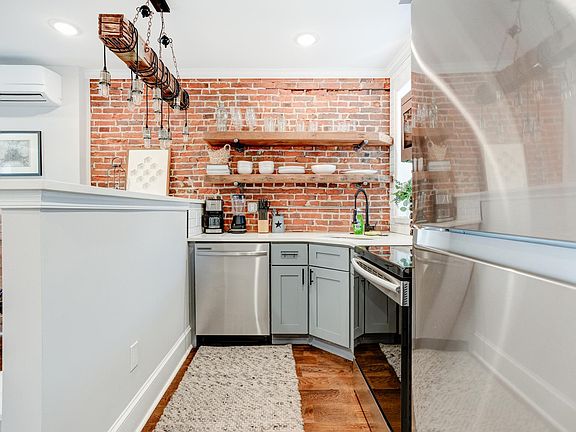 4th image of 5145 Germantown Ave #4