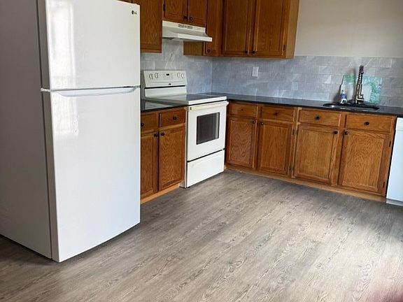 2nd image of 10182 Dell Pl