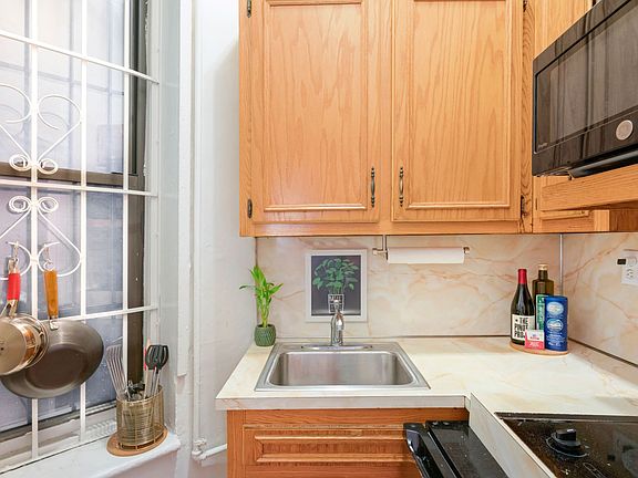 3rd image of 55 Morton St APT 3L
