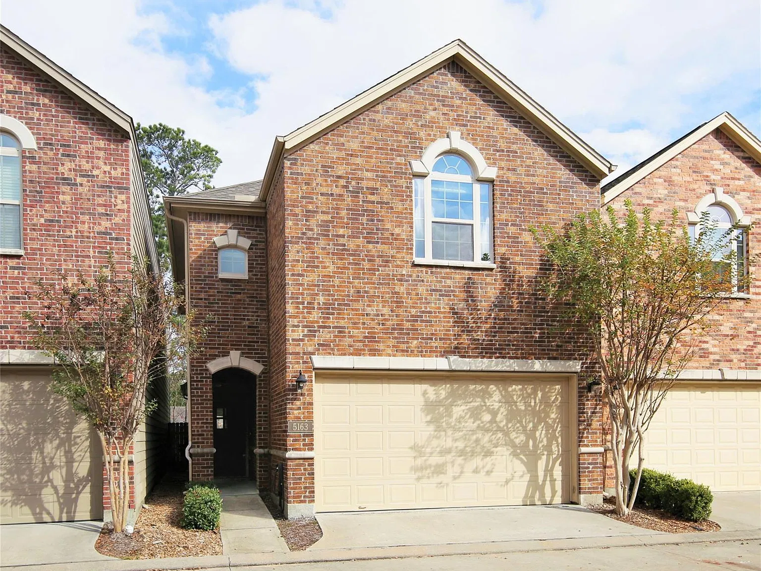 3 bed, 2.5 bath, 2133 sqft, $2,500 — Photo 3