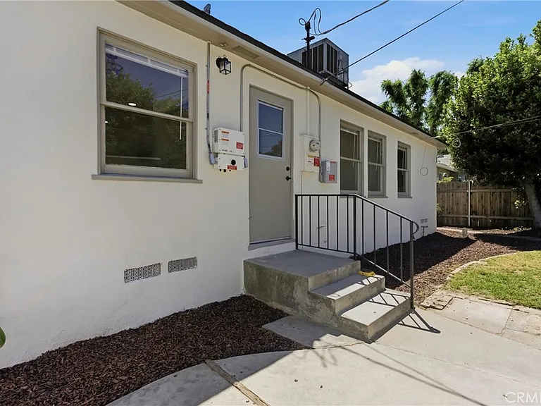 2715 Cedar St — Photo 34