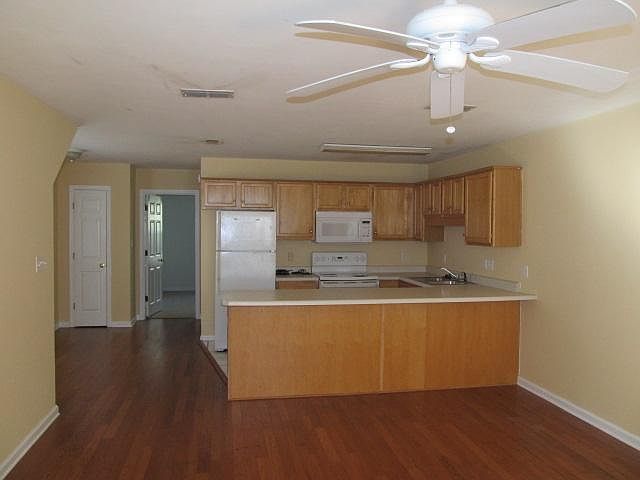 2nd image of 306 S Lipona Rd