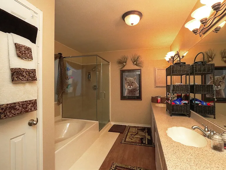 7813 Kingshire Dr — Photo 8