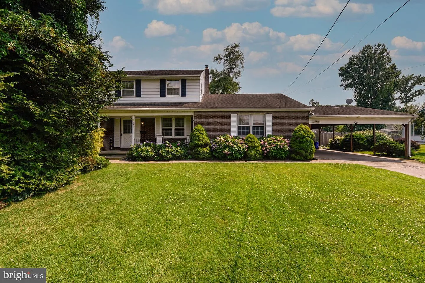 324 Linden Ave photo 1