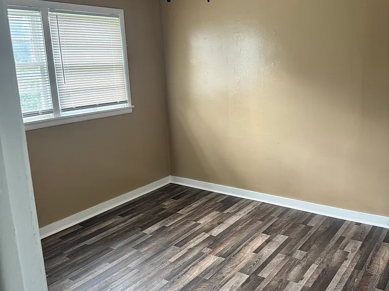 3220 S Cherokee Dr — Photo 8
