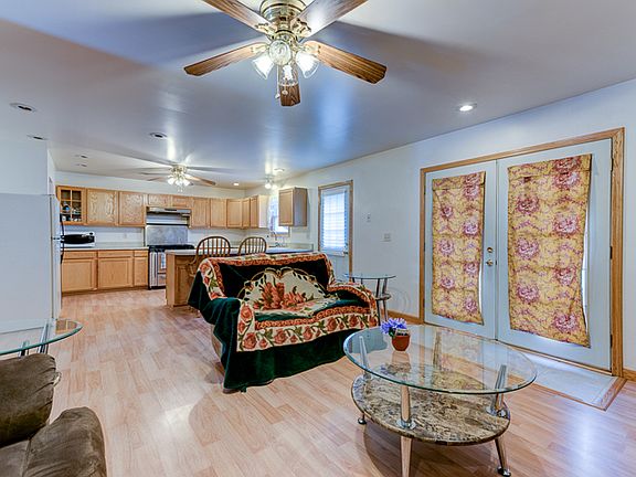 4th image of 232 Parker Ct