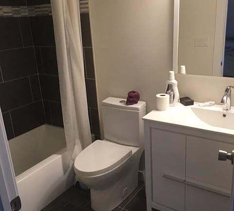 2nd image of 1834 Vineyard St Unit 20