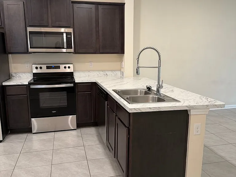 917 Observatory Pkwy — Photo 2