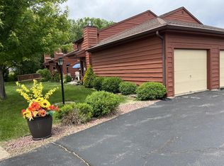 2220 Meadowbrook Ct APT A, Oshkosh, WI 54904