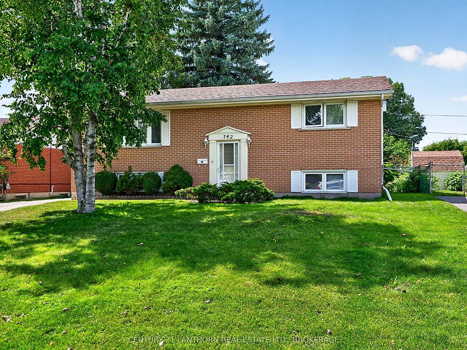 1st image of 742 Laidlaw Cres