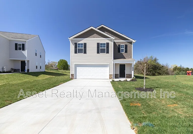 2063 Southwood Cir — Photo 3