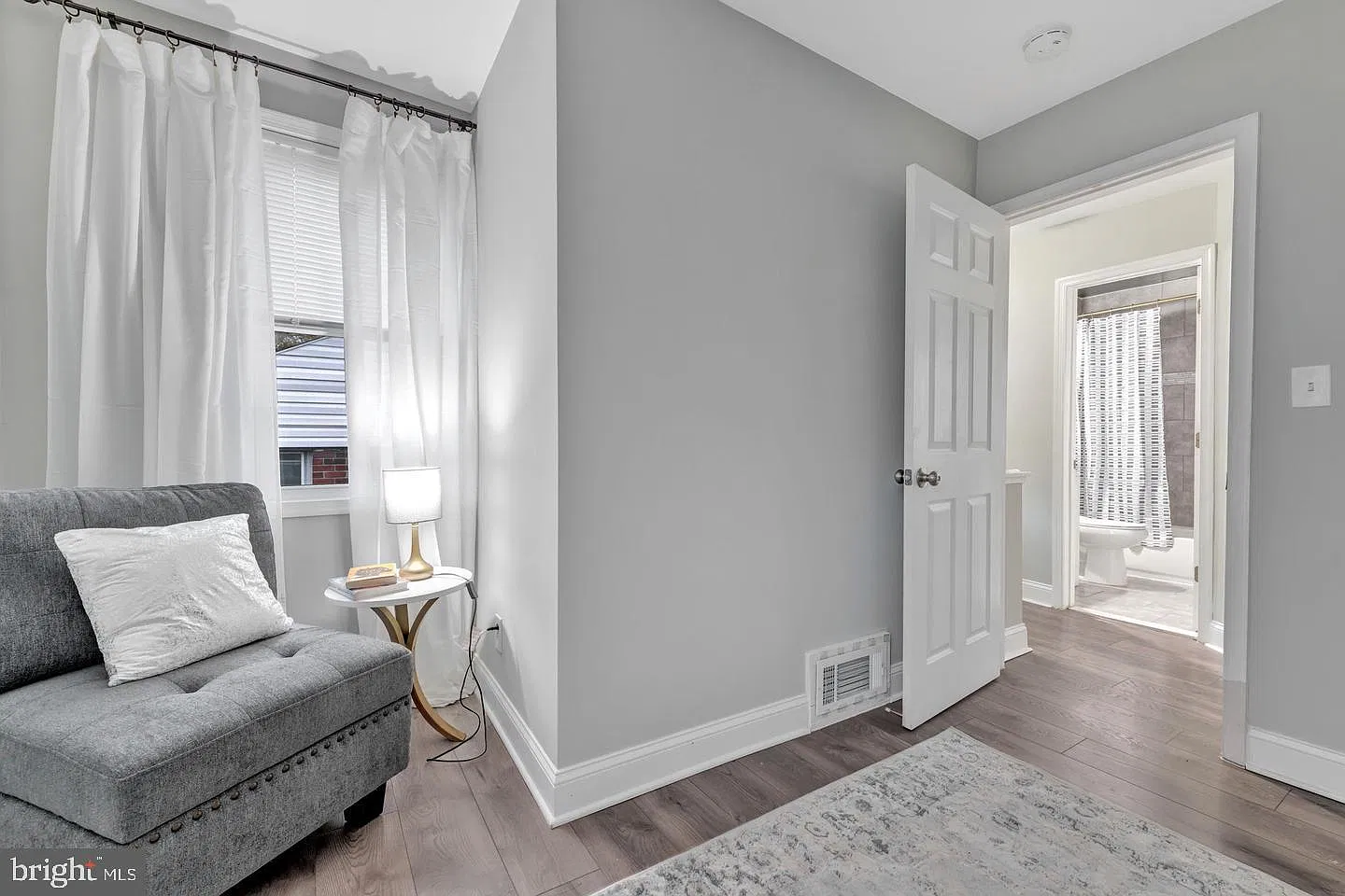3 bed, 2.0 bath, 1188 sqft, $2,700 — Photo 4