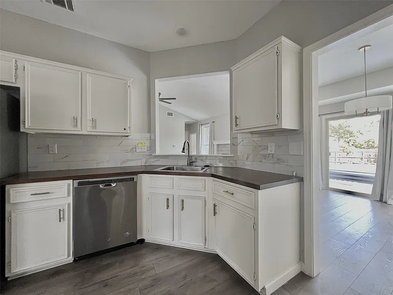 11917 Meadowfire Dr — Photo 8