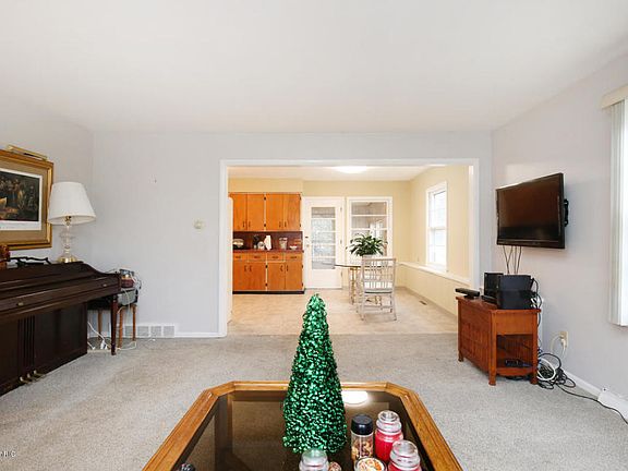 4th image of 1062 Lockridge Dr NE