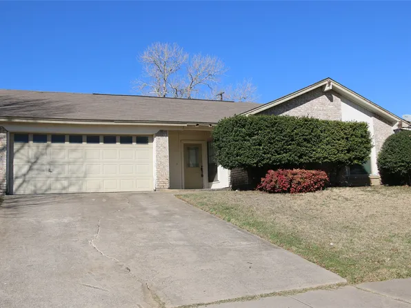 902 Rockwall Dr, Euless, TX 76039