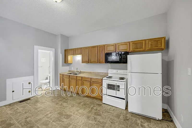 2 bed, 1.0 bath, 1103 sqft, $1,295 — Photo 4