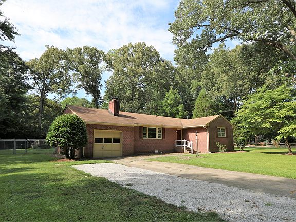 3rd image of 100 Normandy Ln