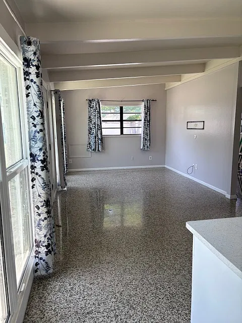 3 bed, 888 sqft, $2,400 — Photo 4