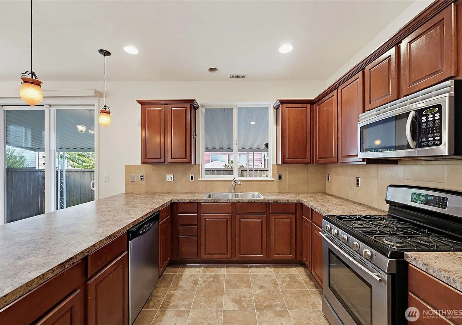 Updated 3-Bedroom Home in the Radiance Community — Photo 4