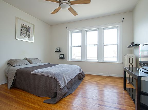 5th image of 2304 W Granville Ave APT 3