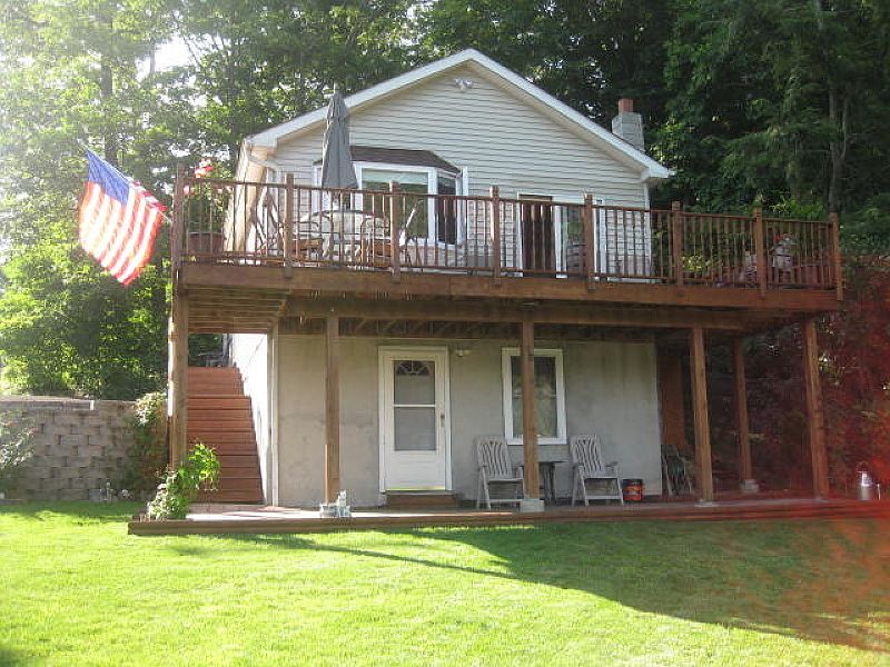 FRONT OF HOUSE
