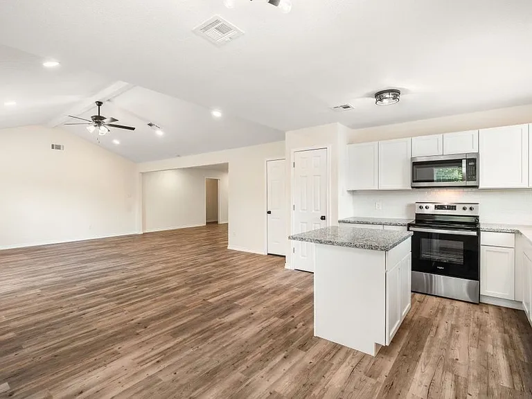 11903 Edgar St — Photo 10