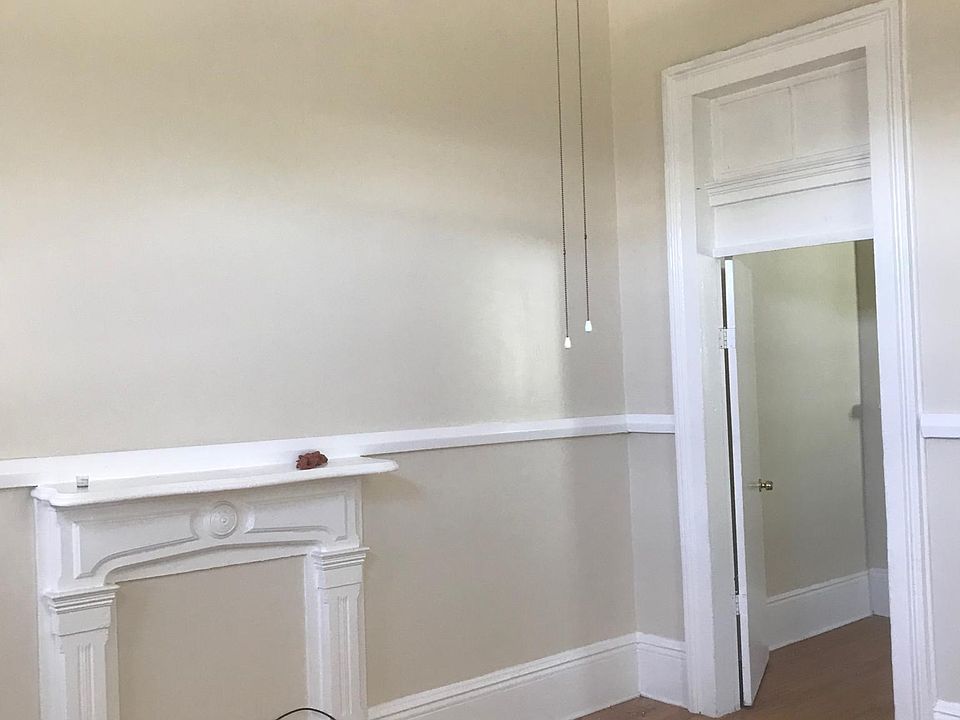 2nd image of 825 De Armas St