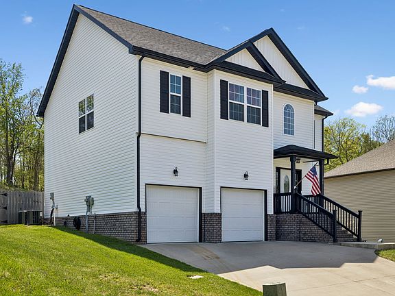 3rd image of 380 Barry Dr