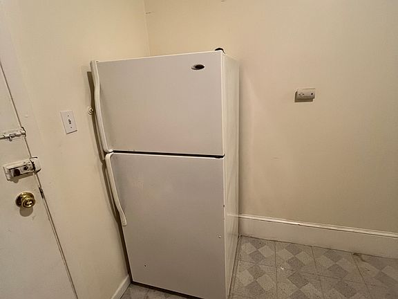 4th image of 742 Commercial St #2