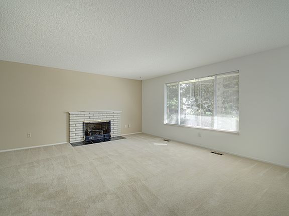 4th image of 4121 191st St SW