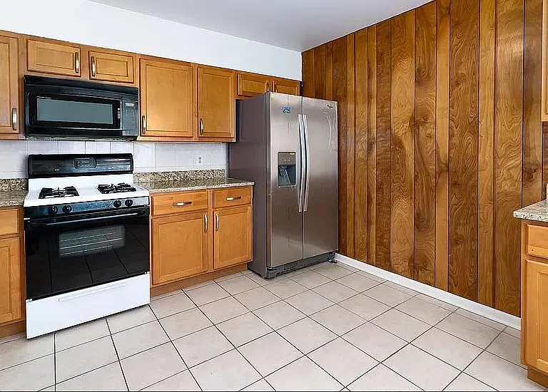 615 Maple Ct #615 MAPLE CT — Photo 8