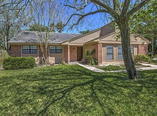 467 Tresvant Dr, Webster, TX 77598