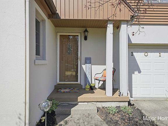 5th image of 1017 Lamberton St NE