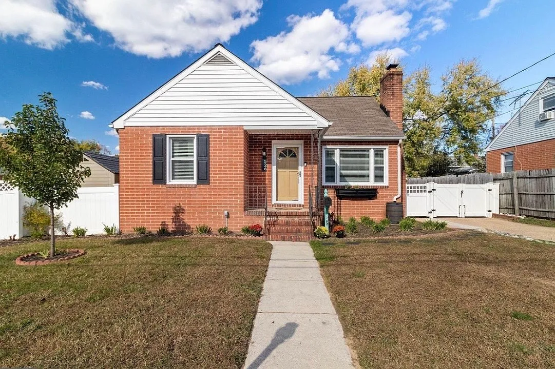 3 bed, 1140 sqft, $2,400 — Photo 1
