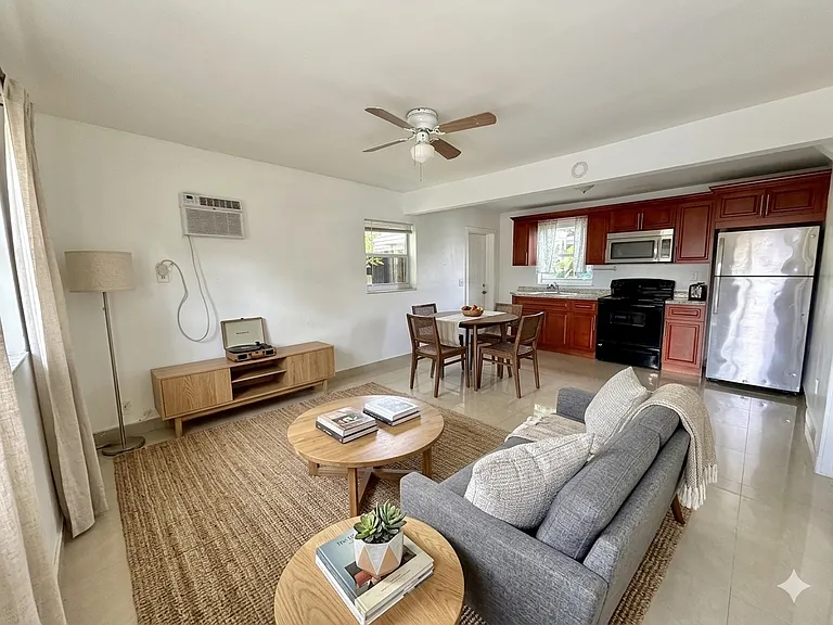 2318 Roosevelt St — Photo 6