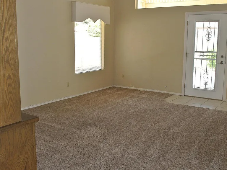 10622 W Mohawk Ln — Photo 5