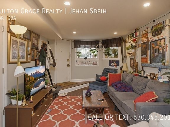 3rd image of 910 W Addison St #G