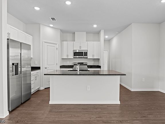 5th image of 3901 NE 19th Ave