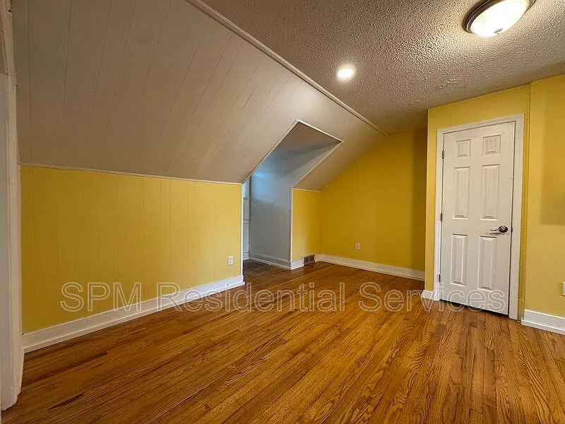 2 bed, 1.0 bath, $1,400 — Photo 3