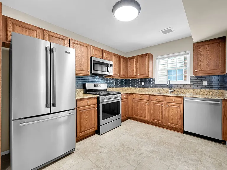 157 Tulip Ln — Photo 1