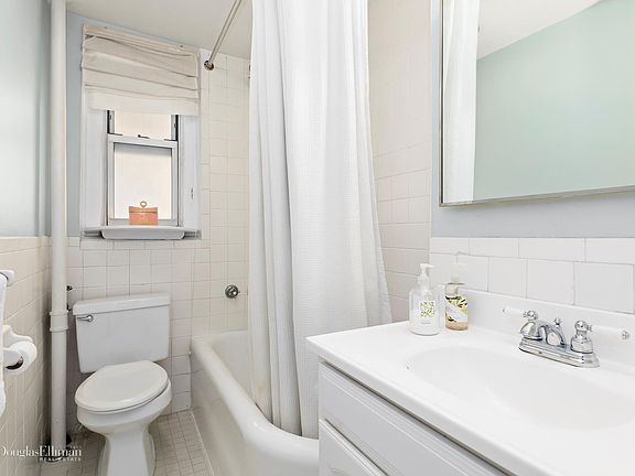 4th image of 333 E 43rd St APT 904