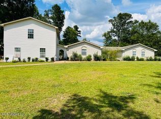 140 Colonial Cir, Magee, MS 39111