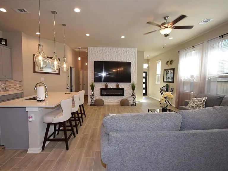 917 Crystal Bend Ln — Photo 5