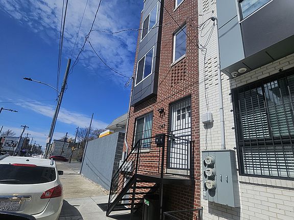 3rd image of 1343 W York St #A